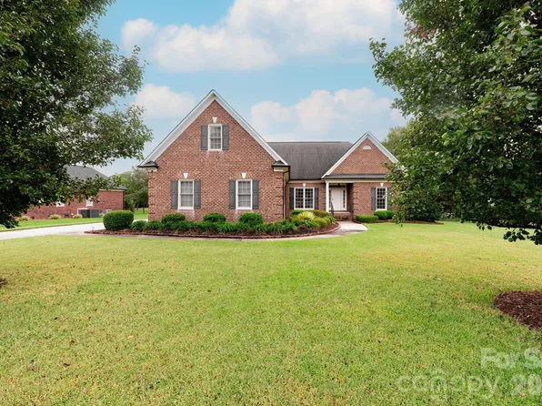7060 Bovine Ln, Harrisburg, NC 28075