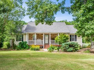 371 Kiley Dr, Hoschton, GA 30548