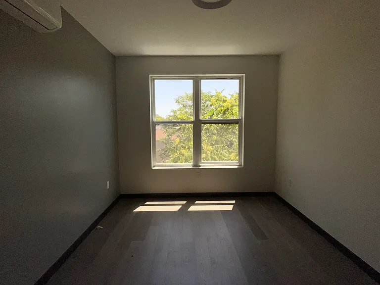 130-132 Mallory Ave #406 — Photo 7