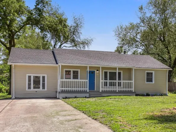 201 Hostetter St, Buckner, MO 64016