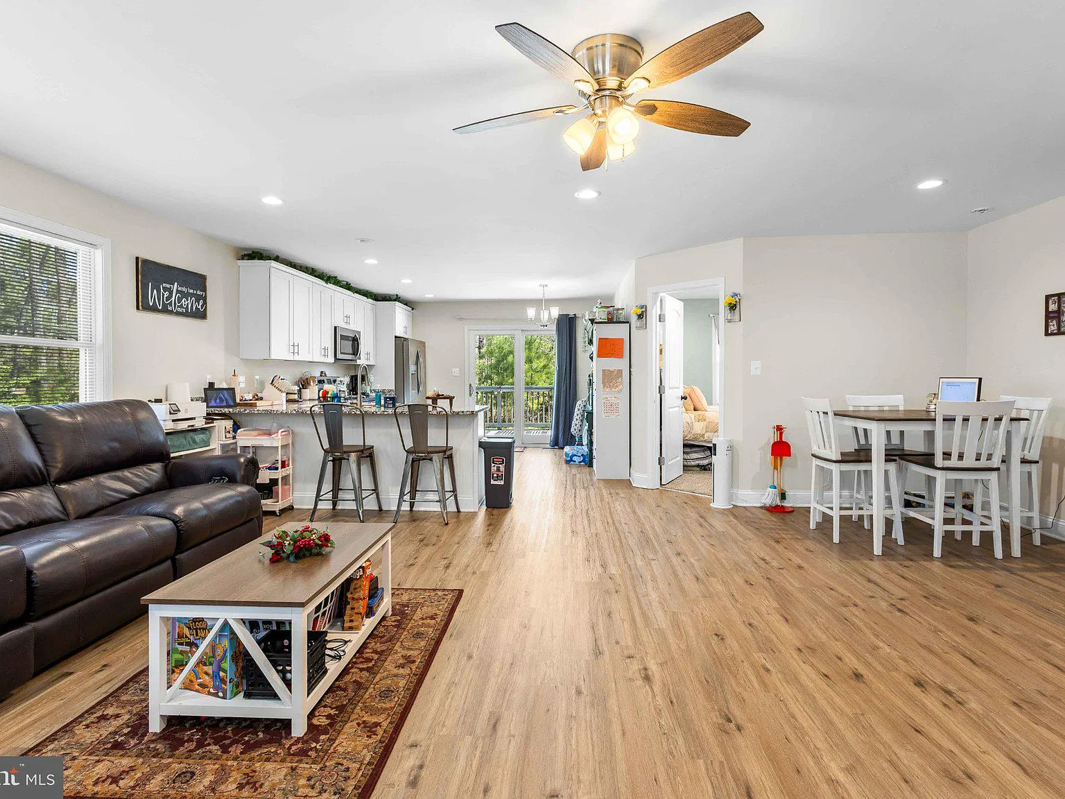 3 bed, 2.0 bath, 1408 sqft, $2,050 — Photo 4