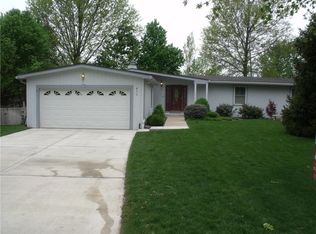 613 S Valley Rd, Olathe, KS 66061