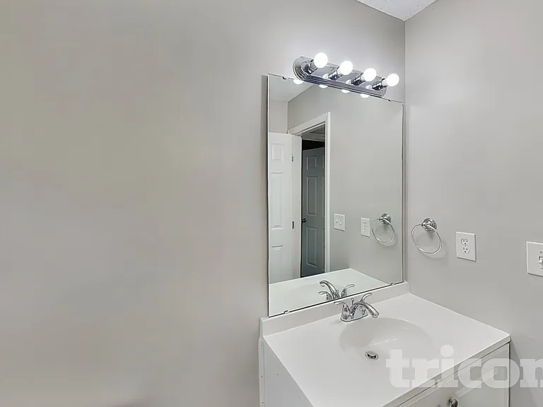 8820 Kismet Dr — Photo 12