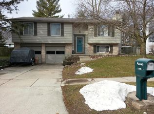 6285 Sunhollow Ln, Haslett, MI 48840