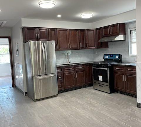 3rd image of 15174 22nd Ave Floor 2