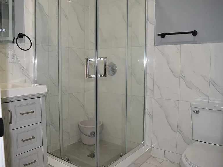 1364 E 38th St #1 — Photo 11