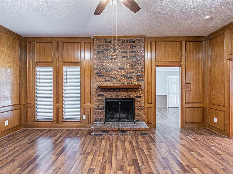 2801 Cambridgeshire Dr — Photo 13