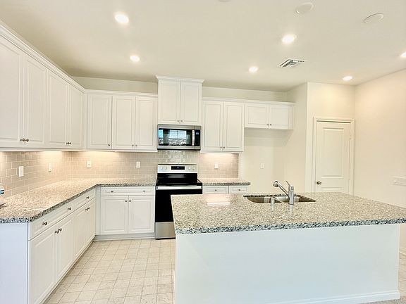 3rd image of 16167 Alamo Ct