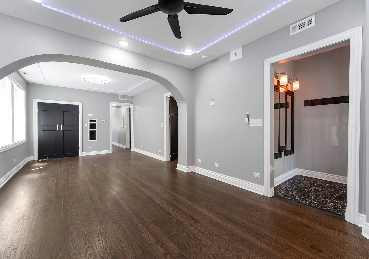 3 bed, 2.0 bath, 4190 sqft, $2,400 — Photo 2