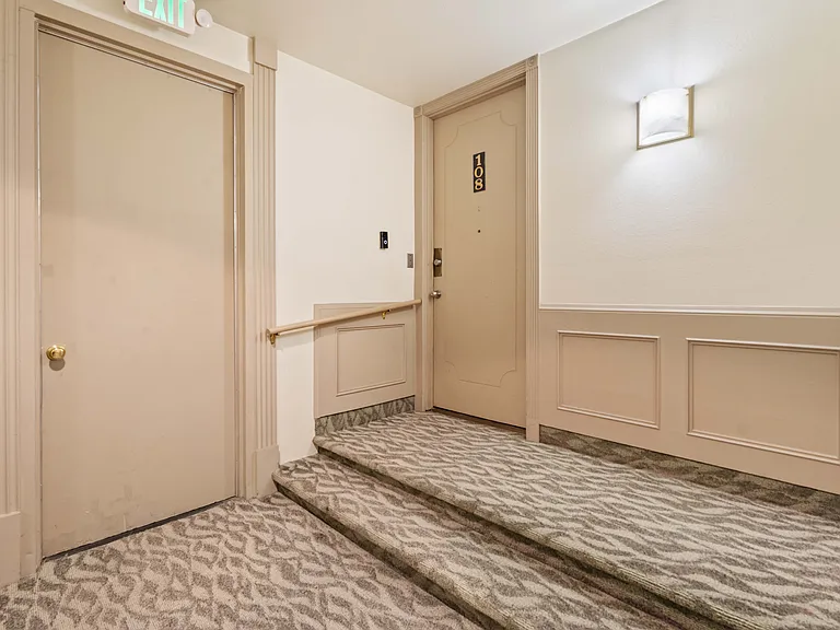 5340 Yarmouth Ave #108 — Photo 2