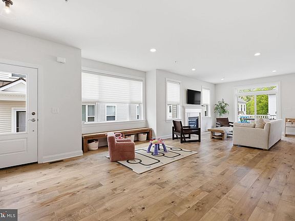 5th image of 31 Spring Mill Rd