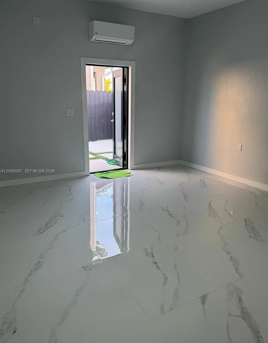1 bed, 1.0 bath, $1,200 — Photo 3