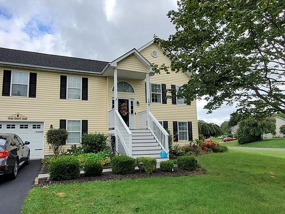 3rd image of 100 Dickenson Ct