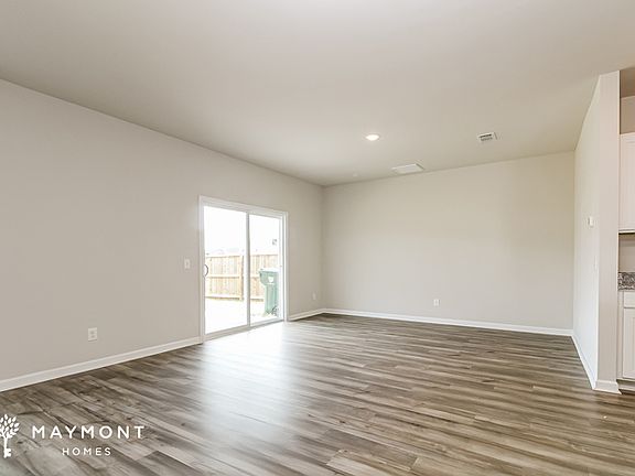 4th image of 265 Parkwood Vista Way