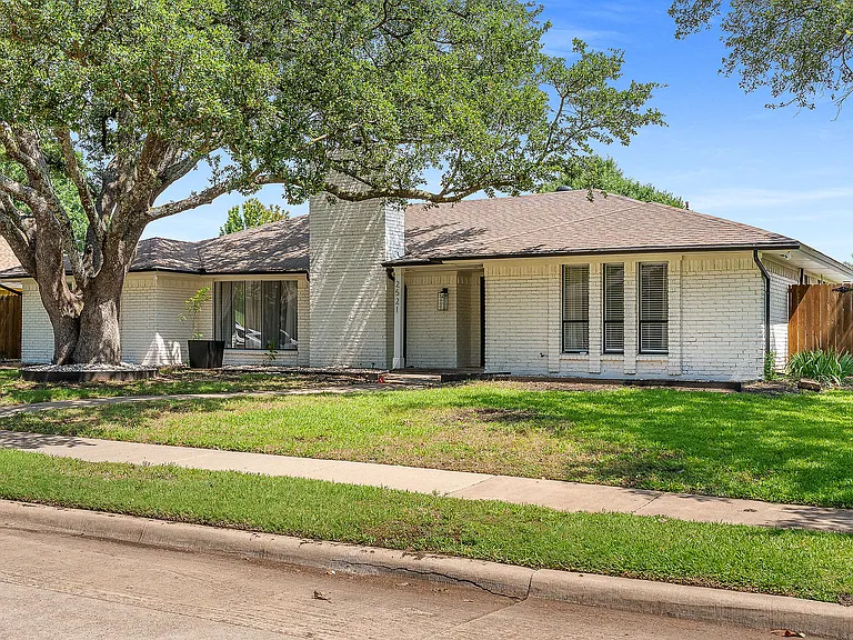 2521 Delmar Dr — Photo 57