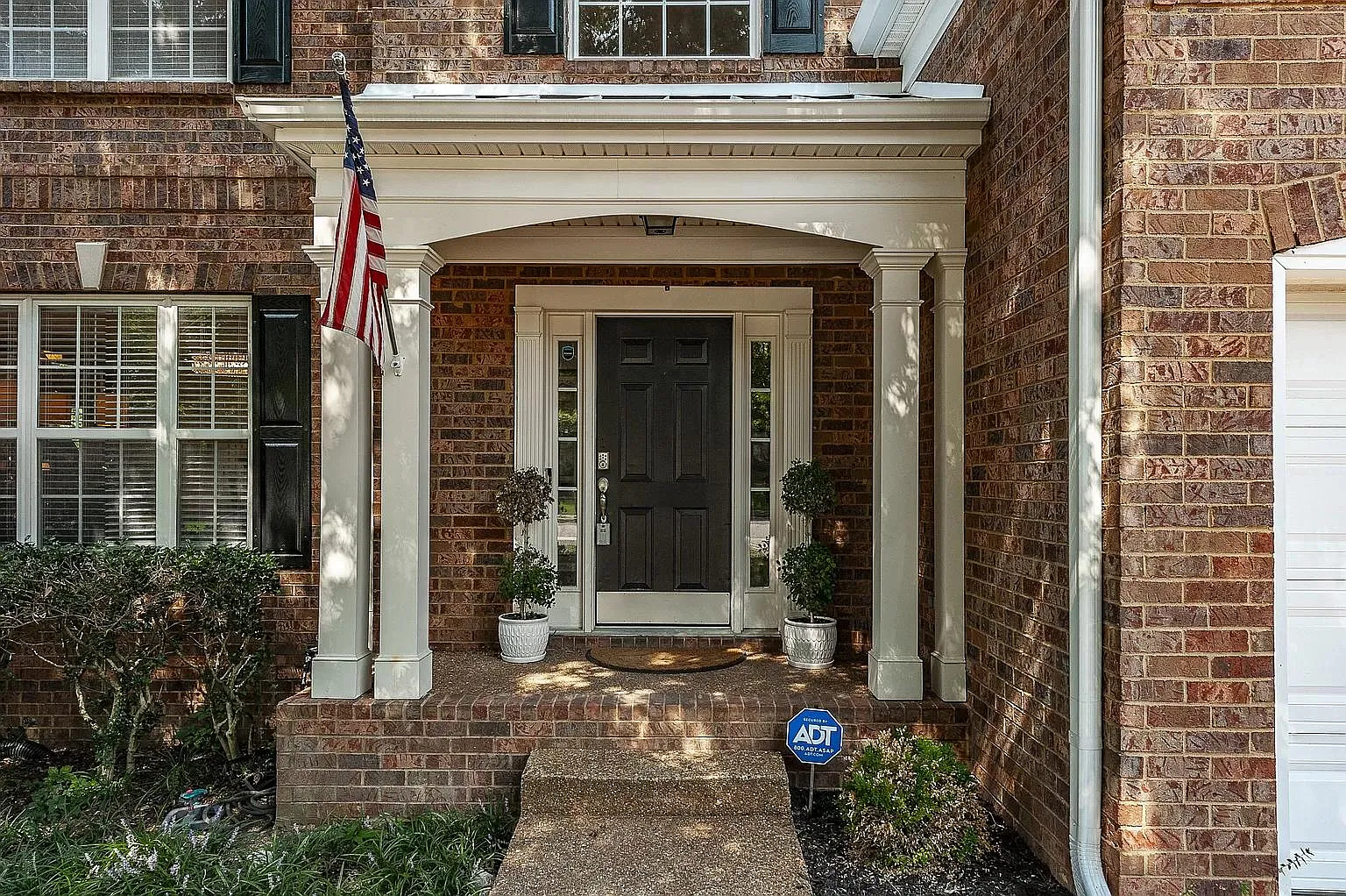 7 bed, 3.5 bath, 4200 sqft, $5,000 — Photo 2