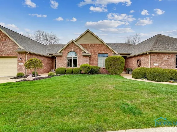 223 Willowood Cir, Bowling Green, OH 43402
