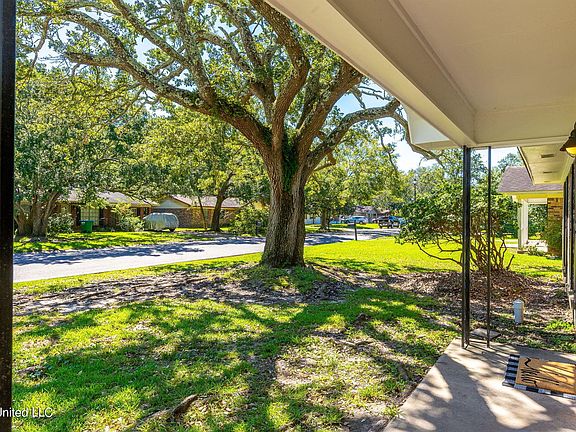 3rd image of 125 Arbor Vista Dr
