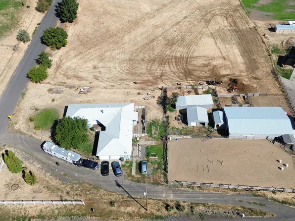 71083 Arabian Dr, Pendleton, OR 97801