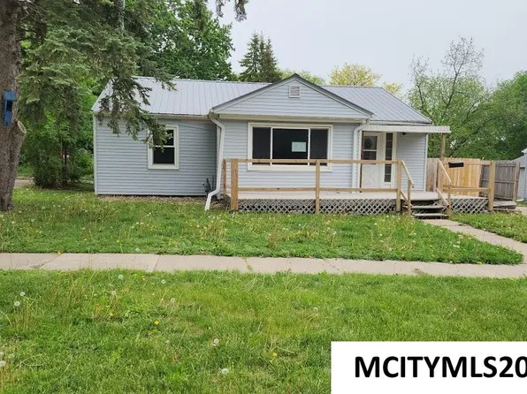 505 S 8th St, Forest City, IA 50436