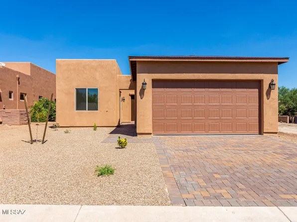 202 Market Cir, Tubac, AZ 85646