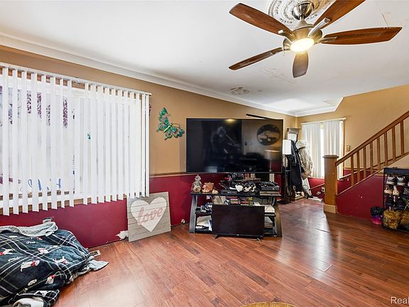 2nd image of 29145 Avondale St