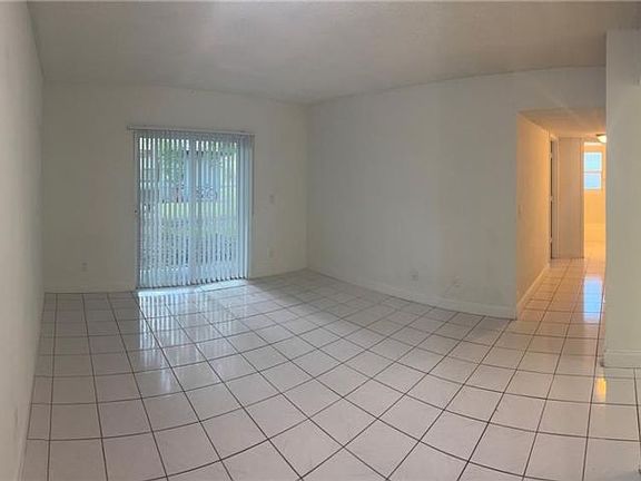 4th image of 11501 NW 44th St