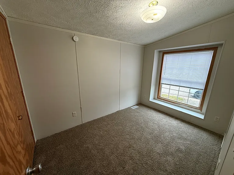 285 Birdsall Dr E — Photo 6