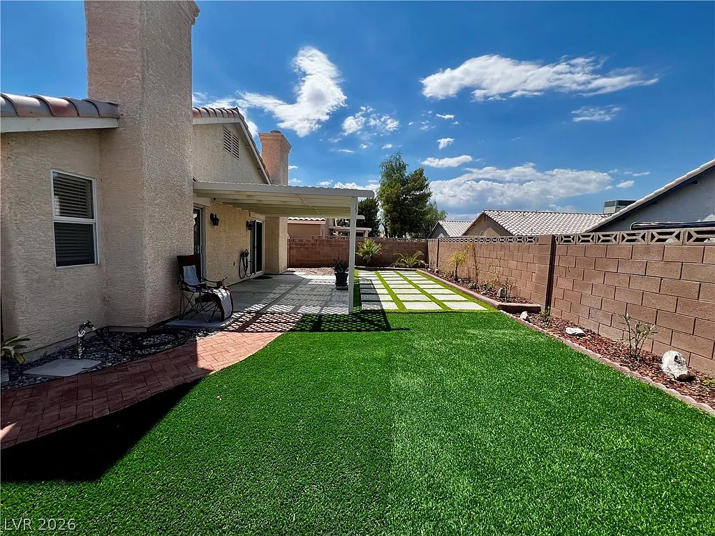 3 bed, 2.0 bath, 1565 sqft, $2,200 — Photo 4