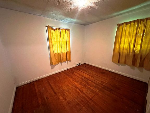 2nd image of 211 Sunset Dr