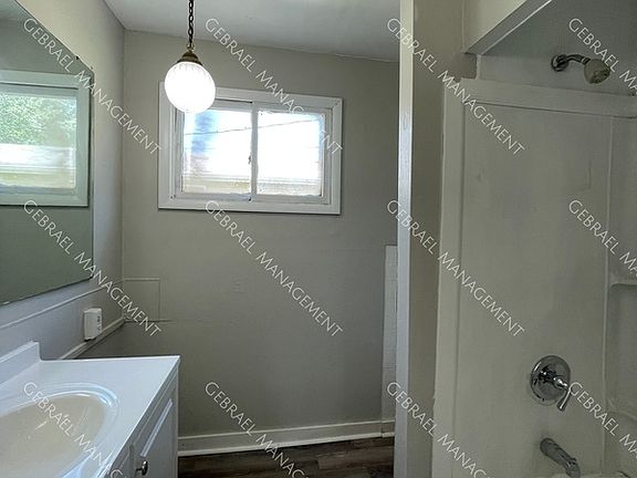 5th image of 2536 Bellevue Ave