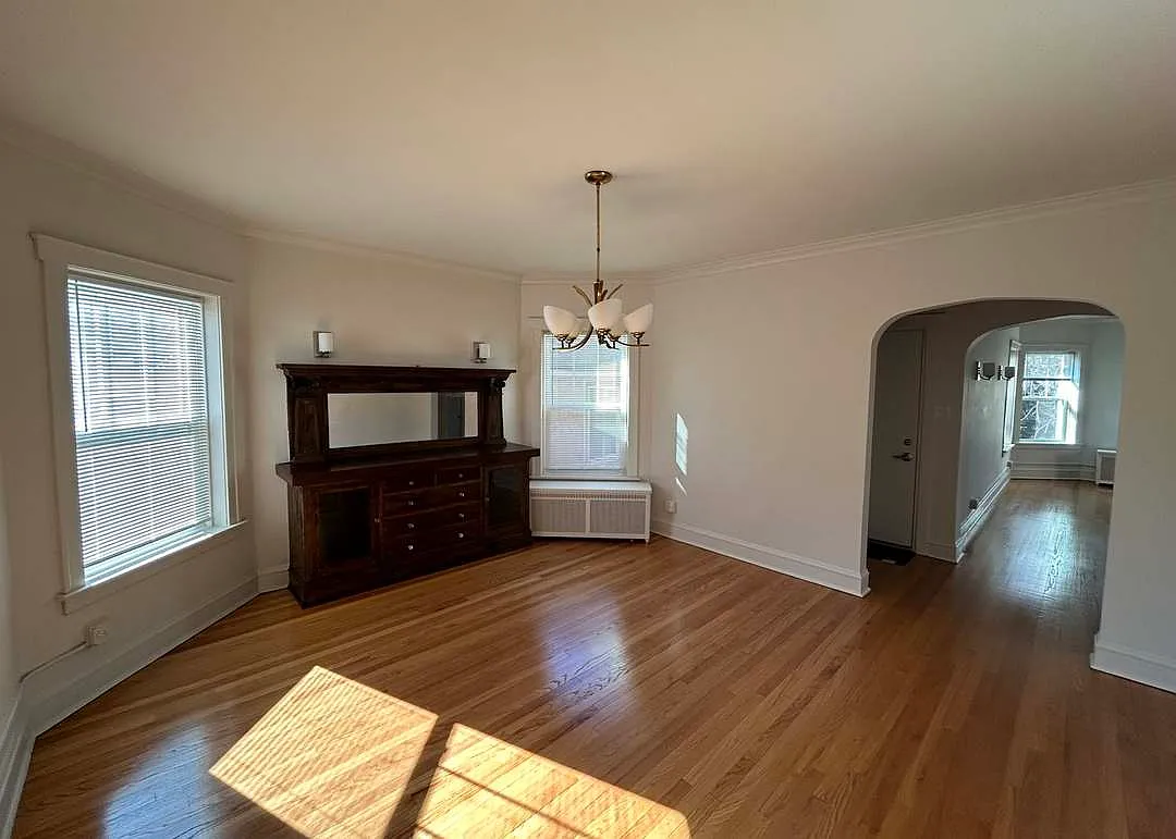 Building Photo - 6321 N Hermitage Ave #2