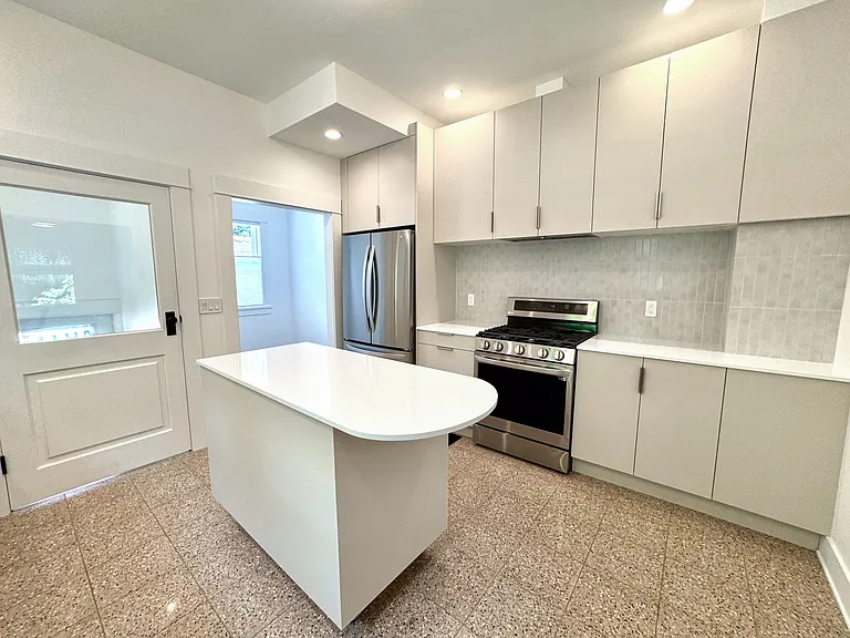 532 NE 29th Ave — Photo 14