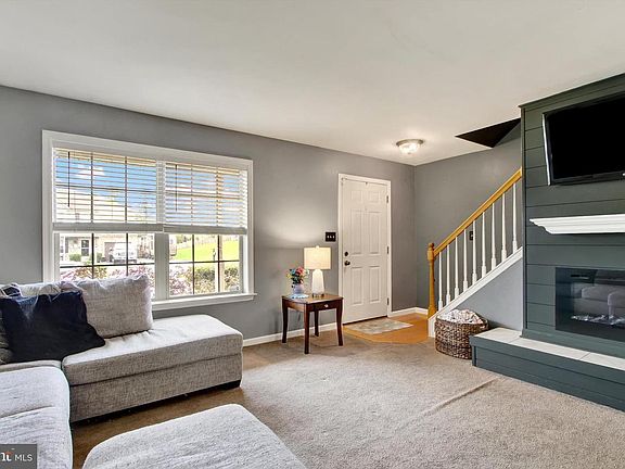 3rd image of 4032 Jules Ln