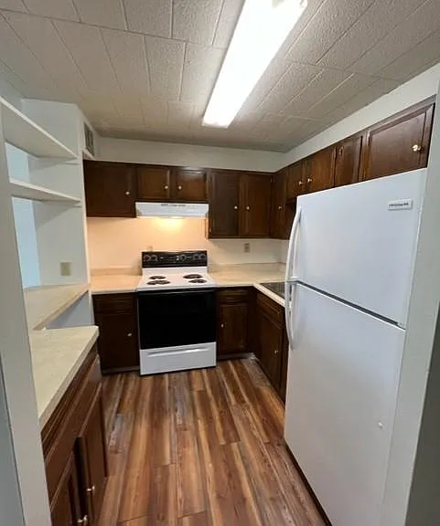 Maple Ridge Apartments — Photo 1
