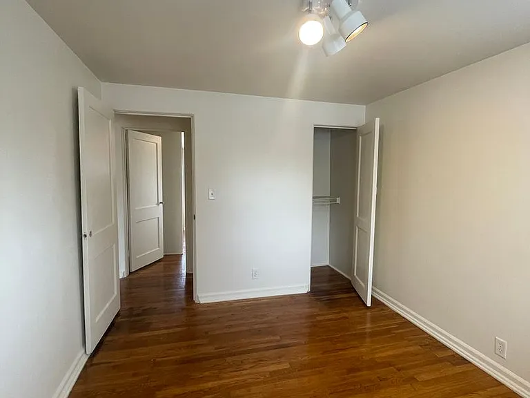 1127 W Mulberry St — Photo 10