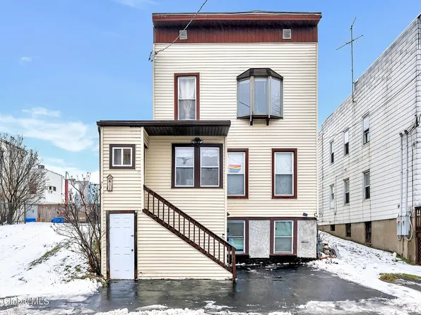 11 Grant St #1R, Cohoes, NY 12047