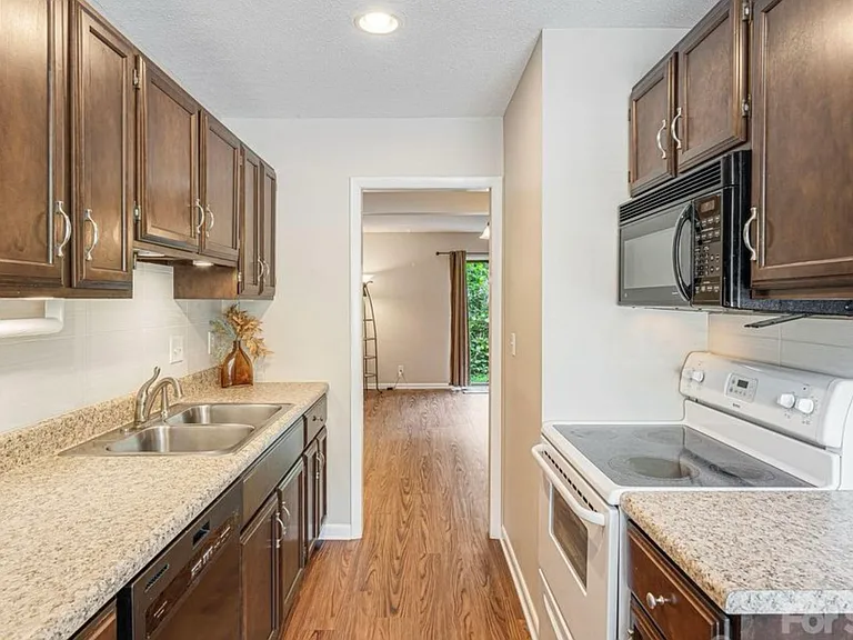 314 Old Hendersonville Hwy — Photo 9
