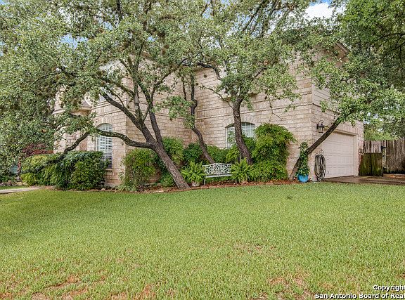2nd image of 11 Summer Bluff Dr