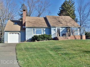 18 Mountainview Dr, North Haledon, NJ 07508