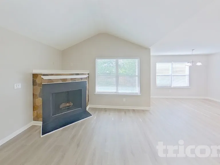 355 Meadow Vista Ln — Photo 3