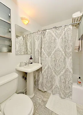 Rented by Domus Realty | media 15