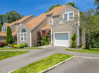 222 Sandpiper Ct, Yorktown Heights, NY 10598