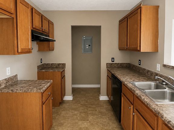 4th image of 27 Winding Hills Ln