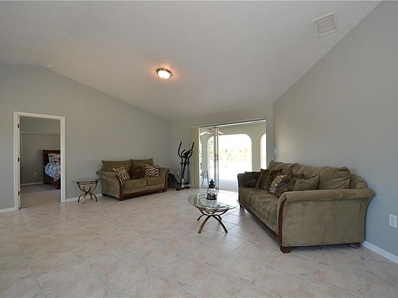 5th image of 17180 Lavender Ave
