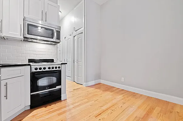 Rented by REAL New York | media 32