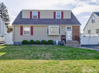 7 Kenneth Ave, Parlin, NJ 08859