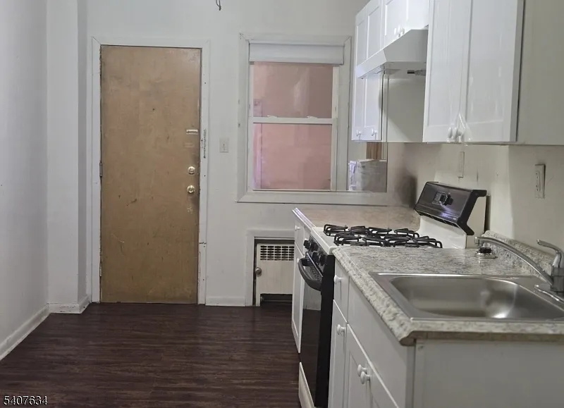 3 bed, 1.0 bath, $2,395 — Photo 4