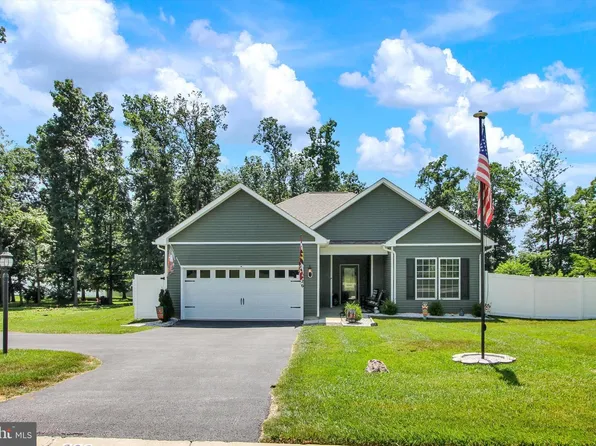 626 Ledger Dr, Hanover, PA 17331