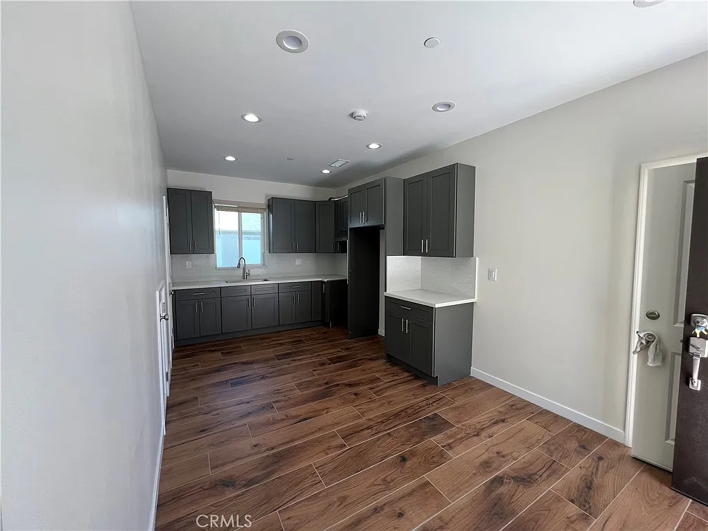 3 bed, 2.5 bath, 999 sqft, $3,800 — Photo 4